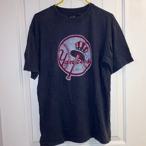 Yankees Soft T-shirt, EUC, like new, Size L but says XL